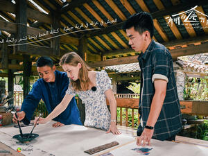 مع ازدياد الاهتمام بالبرامج الترفيهية الصينىة في الشرق الأوسط ،وعرض السلسلة الشبابية الترفيهية "الصديق القادم من بعيد" على قناة دبي الفضائية الصينية العربية