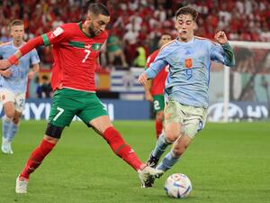 المغرب تهدد مرمى أوناي سيمون حارس مرمى إسبانيا (المصدر: أ ف ب)