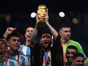 ميسي يتوج مسيرته بلقب كأس العالم 2022 (المصدر: أ ف ب)