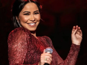 Sherine Abdel Wahab at a nightclub with her daughter