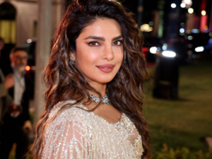 Priyanka Chopra dazzles Dubai fashion event 