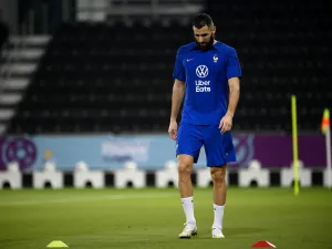 France's forward Karim Benzema looks down during a training session at the Jassim-bin-Hamad Stadium in Doha on November 17, 2022, ahead of the Qatar 2022 World Cup football tournament. (Photo by FRANCK FIFE / AFP)