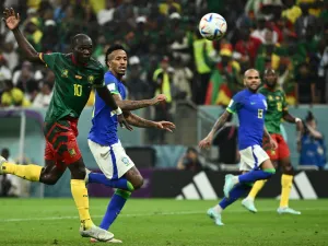 Cameroon's forward #10 Vincent Aboubakar (L) scores his team's first goal during the Qatar 2022 World Cup Group G football match between Cameroon and Brazil at the Lusail Stadium in Lusail, north of Doha on December 2, 2022. (Photo by Jewel SAMAD / AFP)