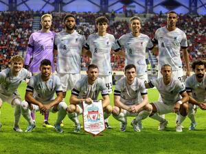Liverpool's players pose for a group picture ahead of the Dubai Super Cup 2022 match between Liverpool and AC Milan at al-Maktoum stadium in the Gulf emirate, on December 16, 2022. (Photo by Karim SAHIB / AFP)