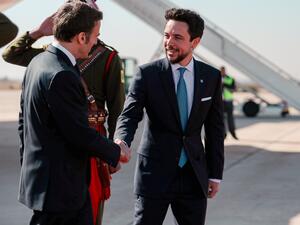 ولي العهد الاردني يستقبل الرئيس الفرنسي