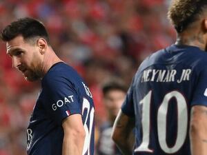 Paris Saint-Germain's Argentine forward Lionel Messi reacts next to Paris Saint-Germain's Brazilian forward Neymar during the UEFA Champions League 1st round day 3 group H football match between SL Benfica and Paris Saint-Germain, at the Luz stadium in Lisbon on October 5, 2022. (Photo by FRANCK FIFE / AFP)
