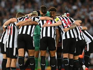Newcastle players form a huddle on the pitch ahead of kick off in the English Premier League football match between Liverpool and Newcastle United at Anfield in Liverpool, north west England on August 31, 2022. (Photo by Paul ELLIS / AFP)