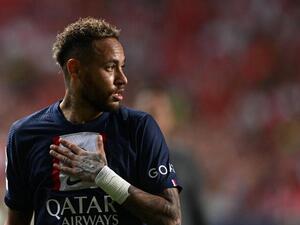 Paris Saint-Germain's Brazilian forward Neymar reacts during the UEFA Champions League 1st round day 3 group H football match between SL Benfica and Paris Saint-Germain, at the Luz stadium in Lisbon on October 5, 2022. (Photo by PATRICIA DE MELO MOREIRA / AFP)