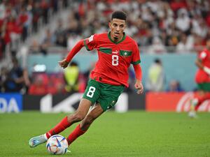 Morocco's midfielder #08 Azzedine Ounahi runs with the ball during the Qatar 2022 World Cup quarter-final football match between Morocco and Portugal at the Al-Thumama Stadium in Doha on December 10, 2022. (Photo by Alberto PIZZOLI / AFP)
