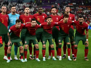 Players of Portugal pose for the team picture ahead of the Qatar 2022 World Cup round of 16 football match between Portugal and Switzerland at Lusail Stadium in Lusail, north of Doha on December 6, 2022. (Photo by Anne-Christine POUJOULAT / AFP)