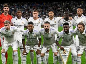 Real Madrid's players pose for a group picture before the start of the UEFA Champions League 1st round day 6 Group F football match between Real Madrid CF and Celtic FC at the Santiago Bernabeu stadium in Madrid on November 2, 2022. (Photo by Pierre-Philippe MARCOU / AFP)