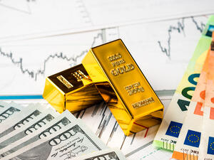 Gold rises on recession fears
