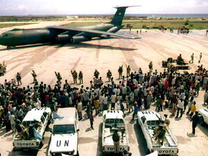 وتقول المصادر ان القوات الحكومية عازمة على استعادة سيطرتها على القاعدة 