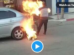 فلسطيني يحرق نفسه في غزة