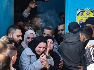 11 شهيدا في الضفة 