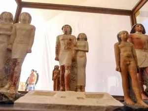 اكتشاف تماثيل لميسي الفرعوني بمصر