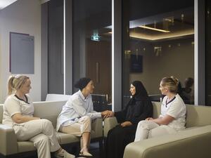 برنامج «الملاك الرابع» لدعم مرضى السرطان يحط رحاله في مستشفى كليفلاند كلينك أبوظبي 