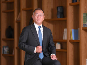 Hyundai Motor Group Executive Chair Euisun Chung Named Motortrend Person of the Year, Topping Its 2023 Power List