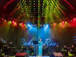 رحمة رياض تبهر عشاقها بأجمل أغانيها في القرية العالمية