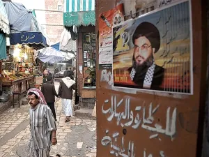 صورة لـ حسن نصرالله في اسواق اليمن