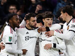 Manchester United's Portuguese midfielder Bruno Fernandes (2nd L) celebrates with teammates after scoring his team third goal during the English League Cup semi-final first-leg football match between Nottingham Forest and Manchester United, at The City Ground stadium, in Nottingham, central England, on January 25, 2023. (Photo by Darren Staples / AFP)
