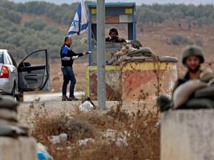 حاجز لقوات الإحتلال الإسرائيلي في الضفة الغربية (أ ف ب)