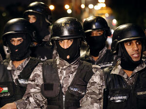 عناصر من قوات الأمن الأردني (أ ف ب)