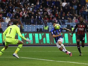 Inter Milan's Argentinian forward Lautaro Martinez (2nd-R) shoots to score his teams third goal during the Italian SuperCup football match between AC Milan and Inter Milan, at the King Fahd International Stadium in Riyadh on January 18, 2023. (Photo by Giuseppe CACACE / AFP)