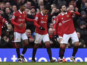 Manchester United's English striker Marcus Rashford (L) congratulates Manchester United's Portuguese midfielder Bruno Fernandes (R) on his goal during the English Premier League football match between Manchester United and Manchester City at Old Trafford in Manchester, north west England, on January 14, 2023. (Photo by Oli SCARFF / AFP)