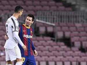Portuguese forward Cristiano Ronaldo greets Argentinian forward Lionel Messi (R) before the UEFA Champions League group G football match between Barcelona and Juventus at the Camp Nou stadium in Barcelona on December 8, 2020. / AFP / Josep LAGO