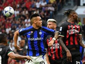 Inter Milan's Argentinian forward Lautaro Martinez (L), AC Milan's French forward Olivier Giroud (C) and AC Milan's Portuguese forward Rafael Leao (R) fight for the ball during the Italian Serie A football match between AC Milan and Inter Milan at the San Siro stadium in Milan on September 3, 2022. (Photo by Miguel MEDINA / AFP)