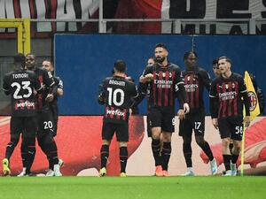 AC Milan's French defender Pierre Kalulu (2L) celebrates with teammates after opening the scoring during the Italian Serie A football match between AC Milan and AS Roma, at the San Siro stadium in Milan, on January 8, 2023. (Photo by Filippo MONTEFORTE / AFP)