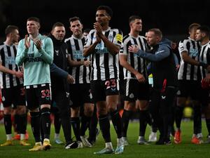 Newcastle United's English midfielder Jacob Murphy applauds the fans following the English Premier League football match between Arsenal and Newcastle United at the Emirates Stadium in London on January 3, 2023. (Photo by Ben Stansall / AFP) 