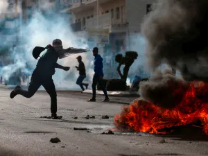  الفلسطينيين امام وضع لا يمكن التأجيل او "التردد فيه في اتخاذ ما يلزم لحماية حقوقنا"