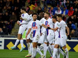 Paris Saint-Germain's players celebrate their team's third goal during the French Cup round of 64 football match between La Berrichonne de Châteauroux and Paris Saint-Germain (PSG) at the stade Gaston-Petit in Chateauroux, central France on January 6, 2023. (Photo by GUILLAUME SOUVANT / AFP)