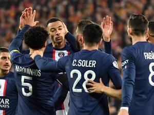 Paris Saint-Germain's French forward Hugo Ekitike (3rd L) celebrates with teammates after scoring his team's first goal during the French L1 football match between RC Lens and Paris Saint Germain (PSG) at the Bollaert-Delelis Stadium in Lens, northern France on January 1, 2023. (Photo by FRANCOIS LO PRESTI / AFP)