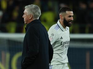 Real Madrid's Italian coach Carlo Ancelotti (L) and Real Madrid's French forward Karim Benzema react at the end of the Spain's Copa del Rey (King's Cup), round of 16 football match between Villarreal CF and Real Madrid CF at La Ceramica stadium in Vila-Real, near Valencia, on January 19, 2023. (Photo by JOSE JORDAN / AFP)