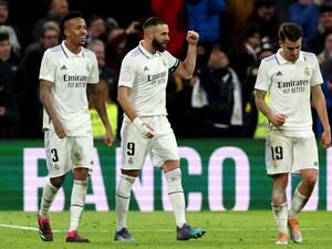 Real Madrid's French forward Karim Benzema (C) celebrates with Real Madrid's Brazilian defender Eder Militao (L) and Real Madrid's Spanish midfielder Dani Ceballos scoring his team's second goal during the Copa del Rey (King's Cup), quarter final football match between Real Madrid CF and Club Atletico de Madrid at the Santiago Bernabeu stadium in Madrid on January 26, 2023. (Photo by Pierre-Philippe Marcou / AFP)
