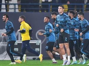 Al-Nassr's Portuguese forward Cristiano Ronaldo (C) takes part in a team training session after his unveiling at the Mrsool Park Stadium in the Saudi capital Riyadh on January 3, 2023. (Photo by AFP)