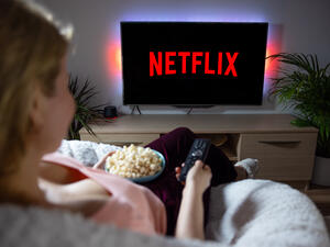Netflix CEO steps down as base grows