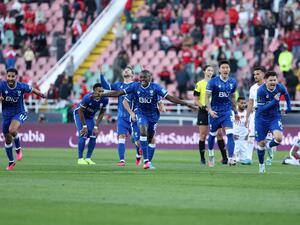 الهلال إلى نصف النهائي (المصدر: أ ف ب)