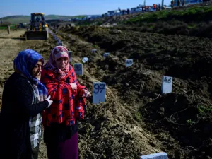 مقبرة جماعية لضحايا زلزال تركيا المدمر