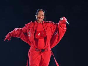 Rihanna announces pregnancy during Super Bowl