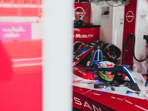 Nissan Formula E Team in the Points Despite Bad Luck in Hyderabad