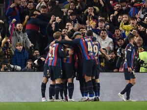 Barcelona's Brazilian forward Raphinha celebrates with teammates after scoring his team's second goal during the UEFA Europa League round of 32 first-leg football match between FC Barcelona and Manchester United at the Camp Nou stadium in Barcelona, on February 16, 2023. (Photo by Josep LAGO / AFP)