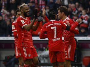 Bayern Munich's German forward Thomas Mueller (R) celebrates scoring his team's first goal with (from L) Bayern Munich's German midfielder Jamal Musiala, Bayern Munich's Cameroonian forward Eric Maxim Choupo-Moting and Bayern Munich's German midfielder Serge Gnabry during the German first division Bundesliga football match between FC Bayern Munich and VfL Bochum 1848 in Munich, southern Germany on February 11, 2023. (Photo by MICHAELA REHLE / AFP)
