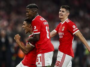 Benfica's Danish defender Alexander Bah (L) celebrates with Benfica's Portuguese midfielder Florentino Luis (C) and Benfica's Portuguese defender Antonio Silva after scoring a goal during the Portuguese League football match between SL Benfica and Casa Pia AC at the Luz stadium in Lisbon on February 4, 2023. (Photo by CARLOS COSTA / AFP)