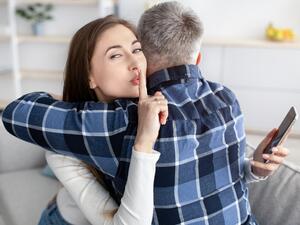 الخيانة عند المرأة: متعة أم انتقام