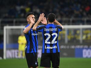 Inter Milan's Armenian midfielder Henrikh Mkhitaryan (R) celebrates scoring his team's second goal during the Italian Serie A football match between Inter Milan and Udinese Calcio at San Siro stadium in Milan on February 18, 2023. (Photo by ANDREAS SOLARO / AFP)