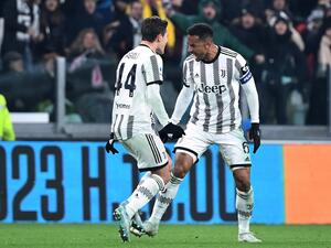 Juventus' Brazilian defender Danilo (R) celebrates with Juventus' Italian midfielder Nicolo Fagioli after scoring his team's third goal during the Italian Serie A football match between Juventus and Atalanta at the Juventus Stadium in Turin, on January 22, 2023. (Photo by Isabella BONOTTO / AFP)